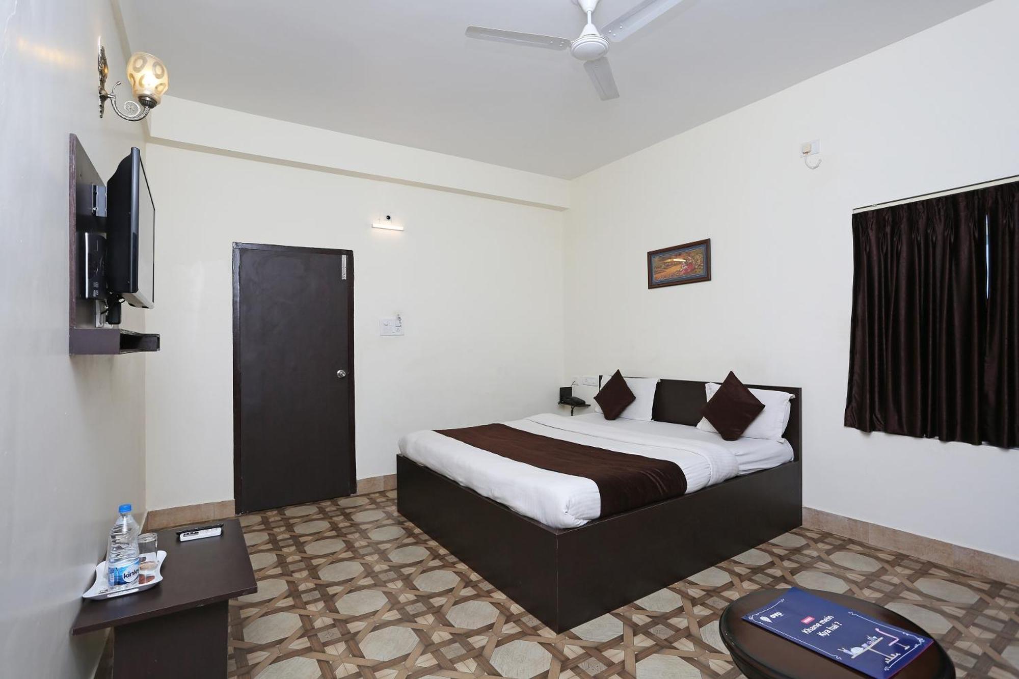 Oyo Stellar Resort Bhubaneswar Buitenkant foto