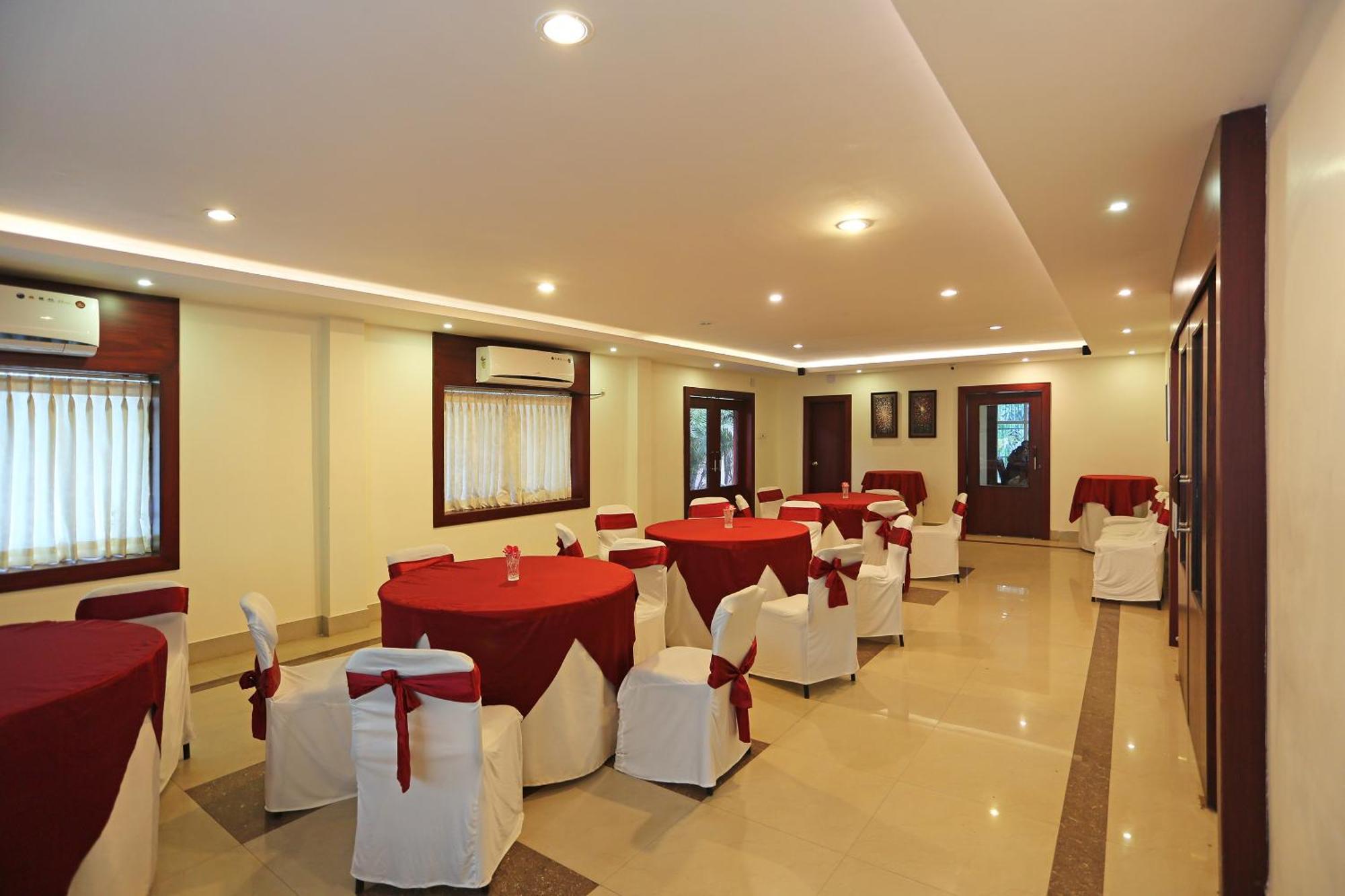 Oyo Stellar Resort Bhubaneswar Buitenkant foto