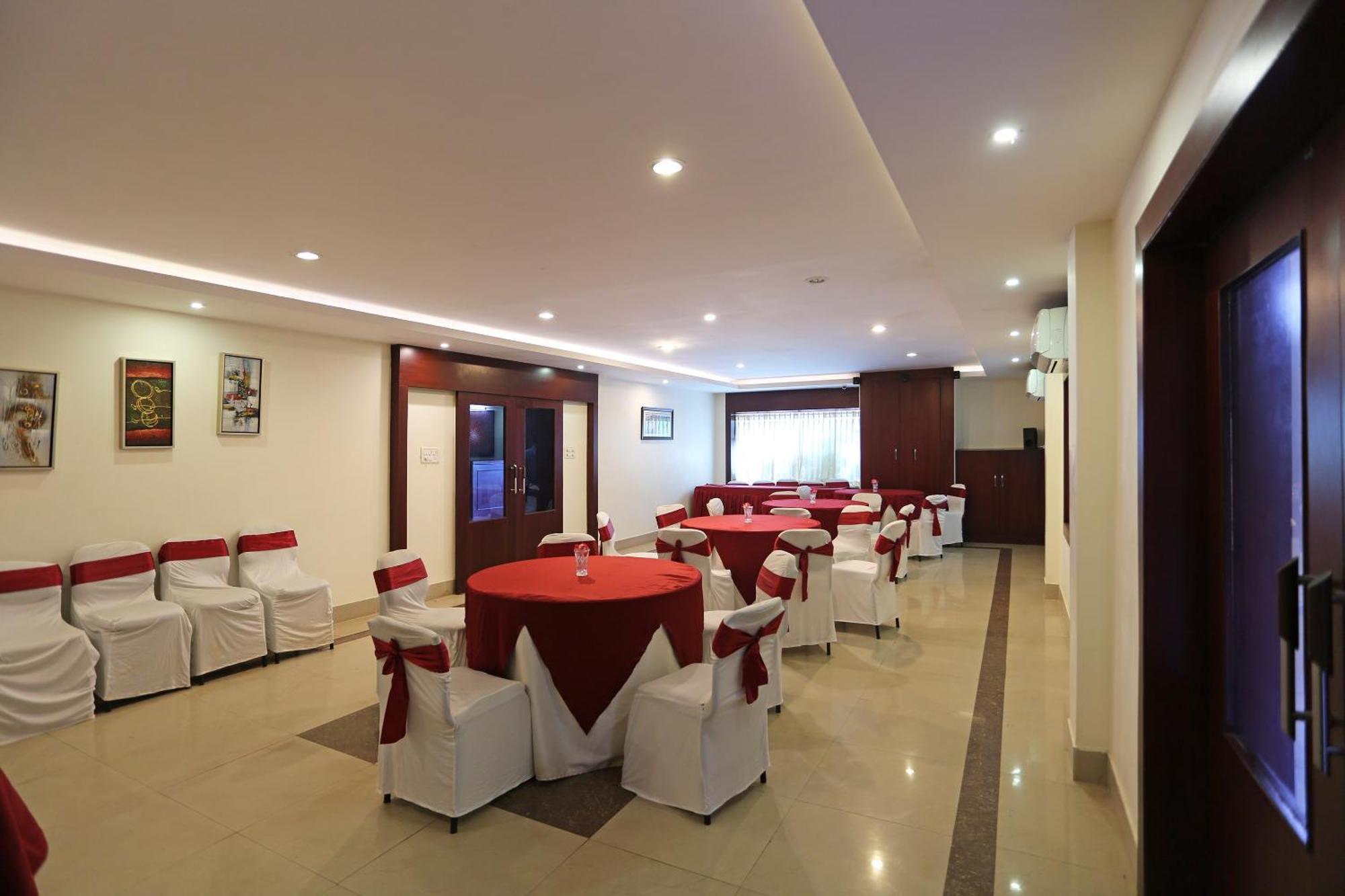 Oyo Stellar Resort Bhubaneswar Buitenkant foto
