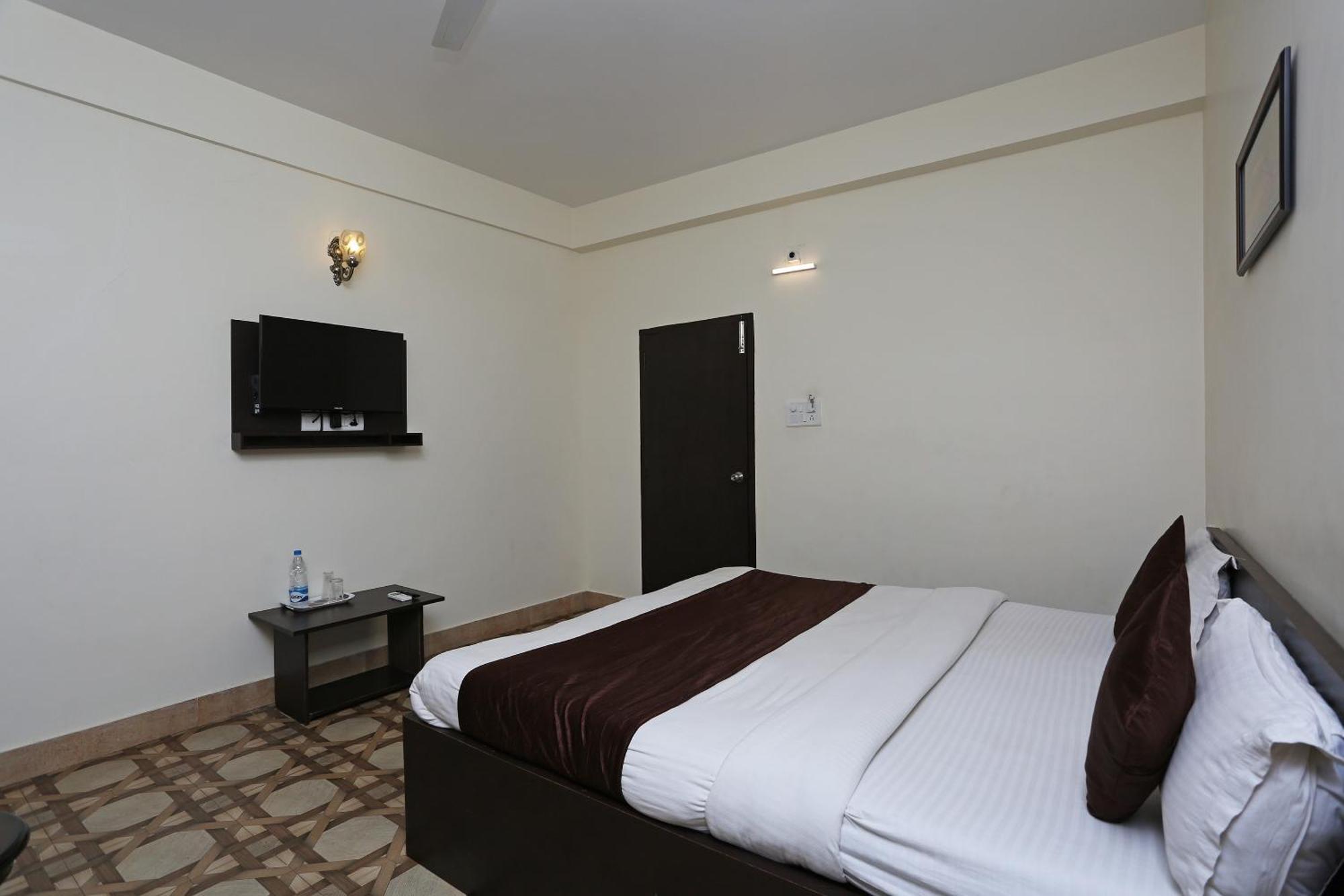 Oyo Stellar Resort Bhubaneswar Buitenkant foto