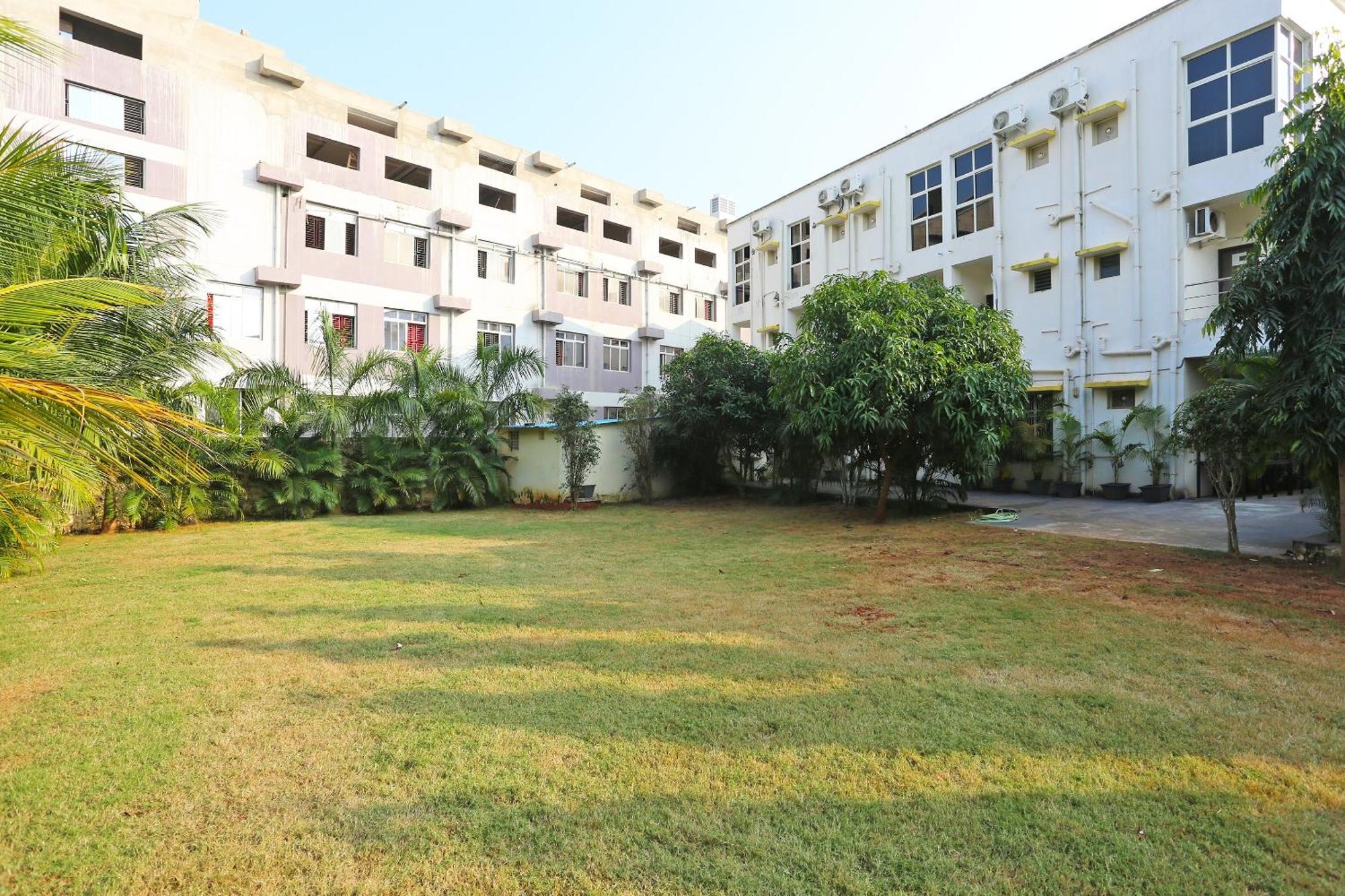 Oyo Stellar Resort Bhubaneswar Buitenkant foto