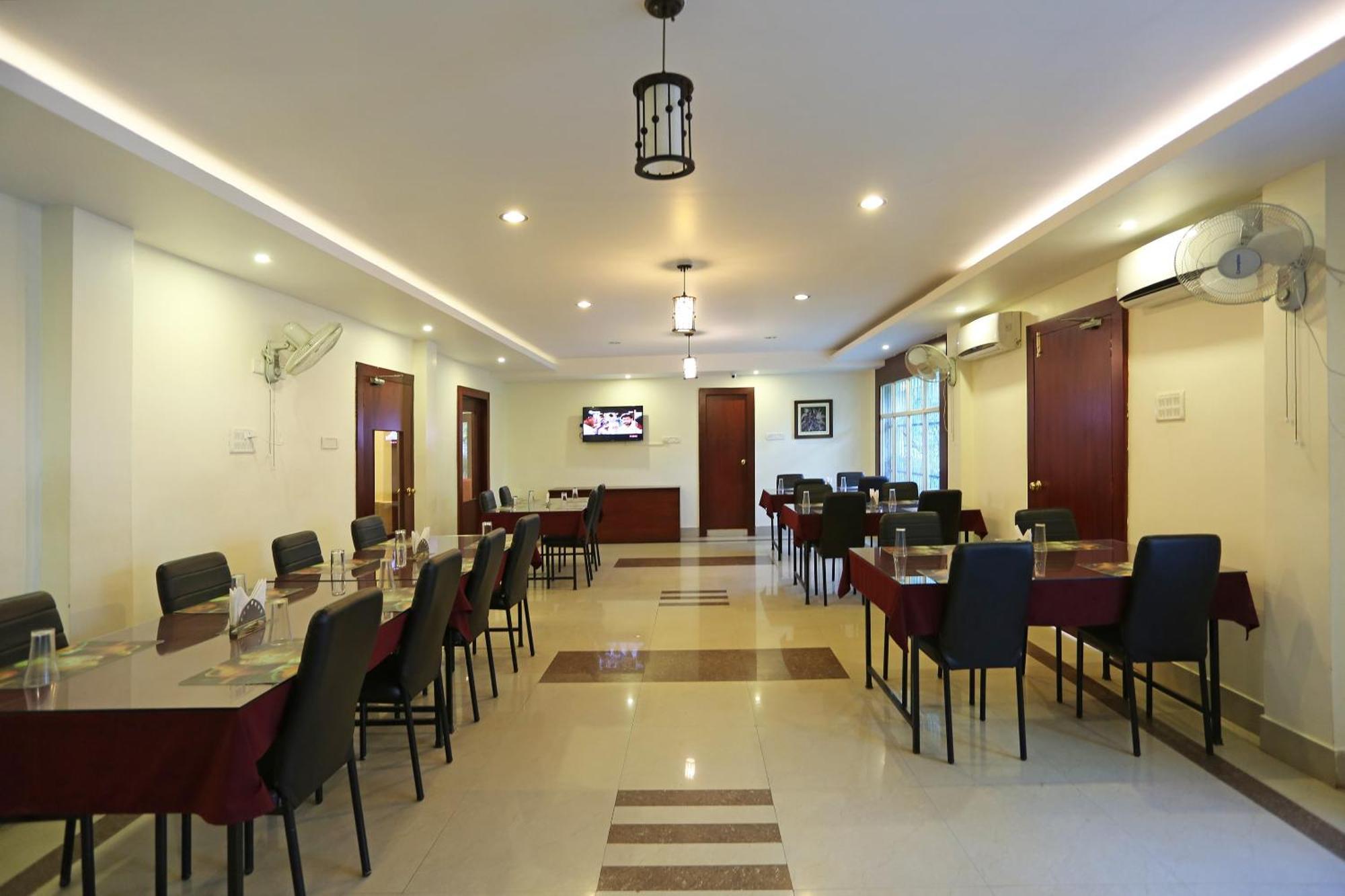 Oyo Stellar Resort Bhubaneswar Buitenkant foto